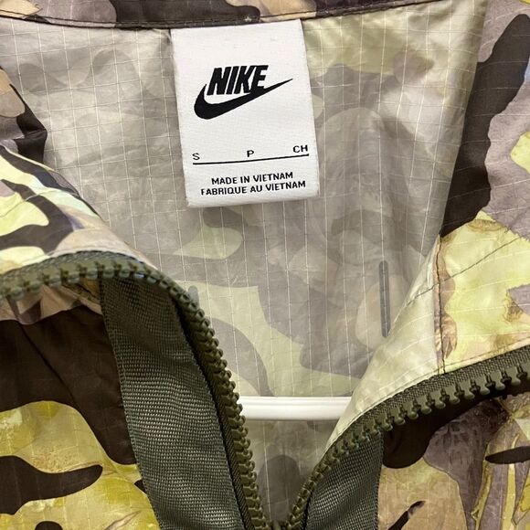 ❌Nike sportswear Camo Windbreaker Jacket cargo pockets oversized small NWOT - Picture 7 of 11